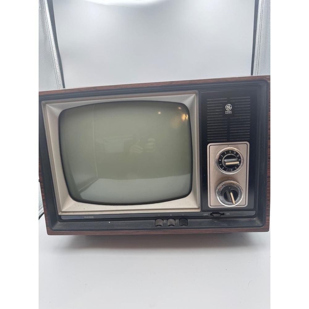 General Electric Vintage Portable TV Wood Grain CRT Model 12XB9112R Retro 1970s